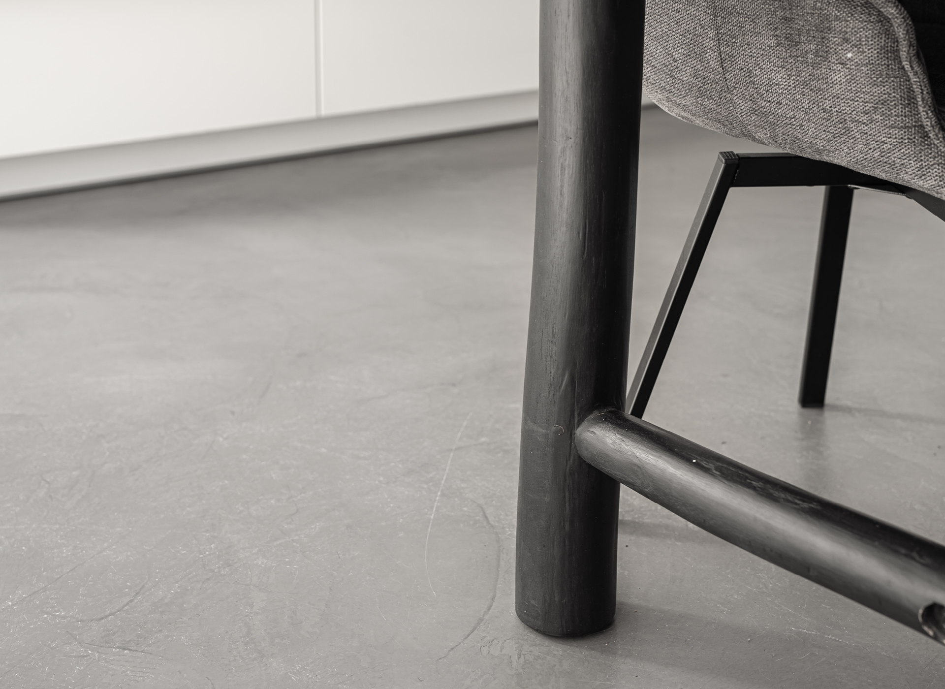 In een kantoor- of winkelpand zorgen beton ciré vloeren meteen voor een industriële look.